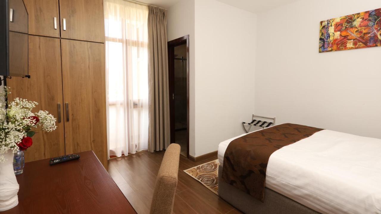 Black Horse Hotel Apartment Аддис-Абеба Экстерьер фото