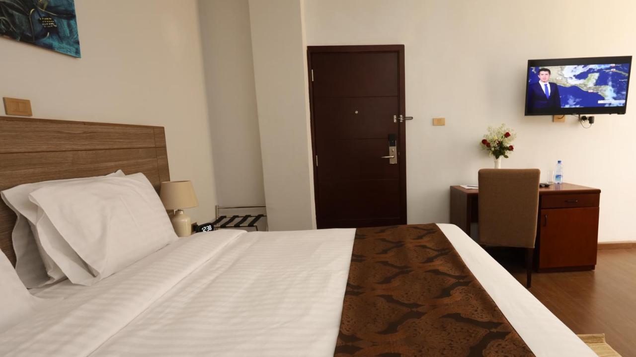 Black Horse Hotel Apartment Аддис-Абеба Экстерьер фото