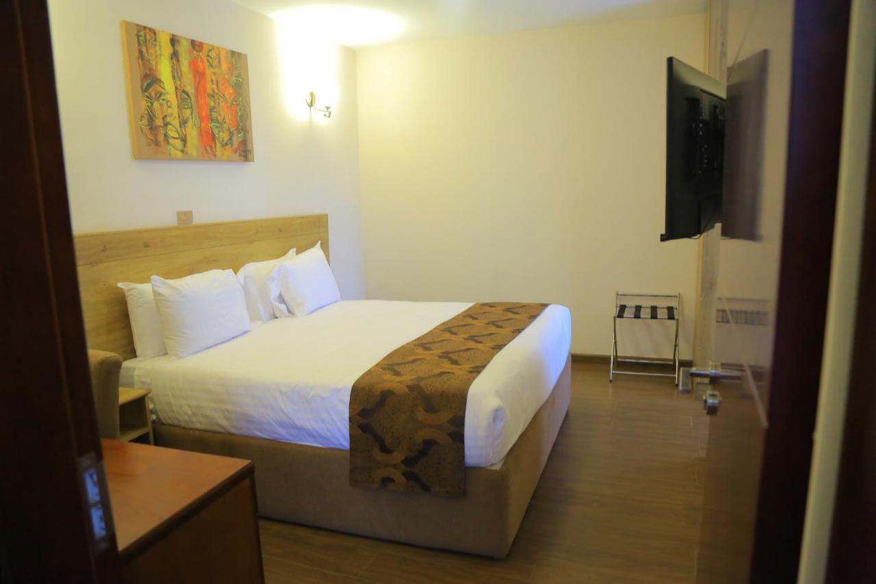 Black Horse Hotel Apartment Аддис-Абеба Экстерьер фото